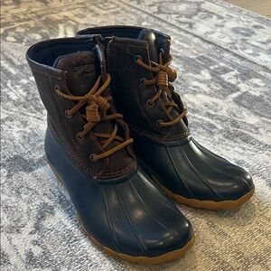 Sperry women’s Navy and Brown Rain Boots
